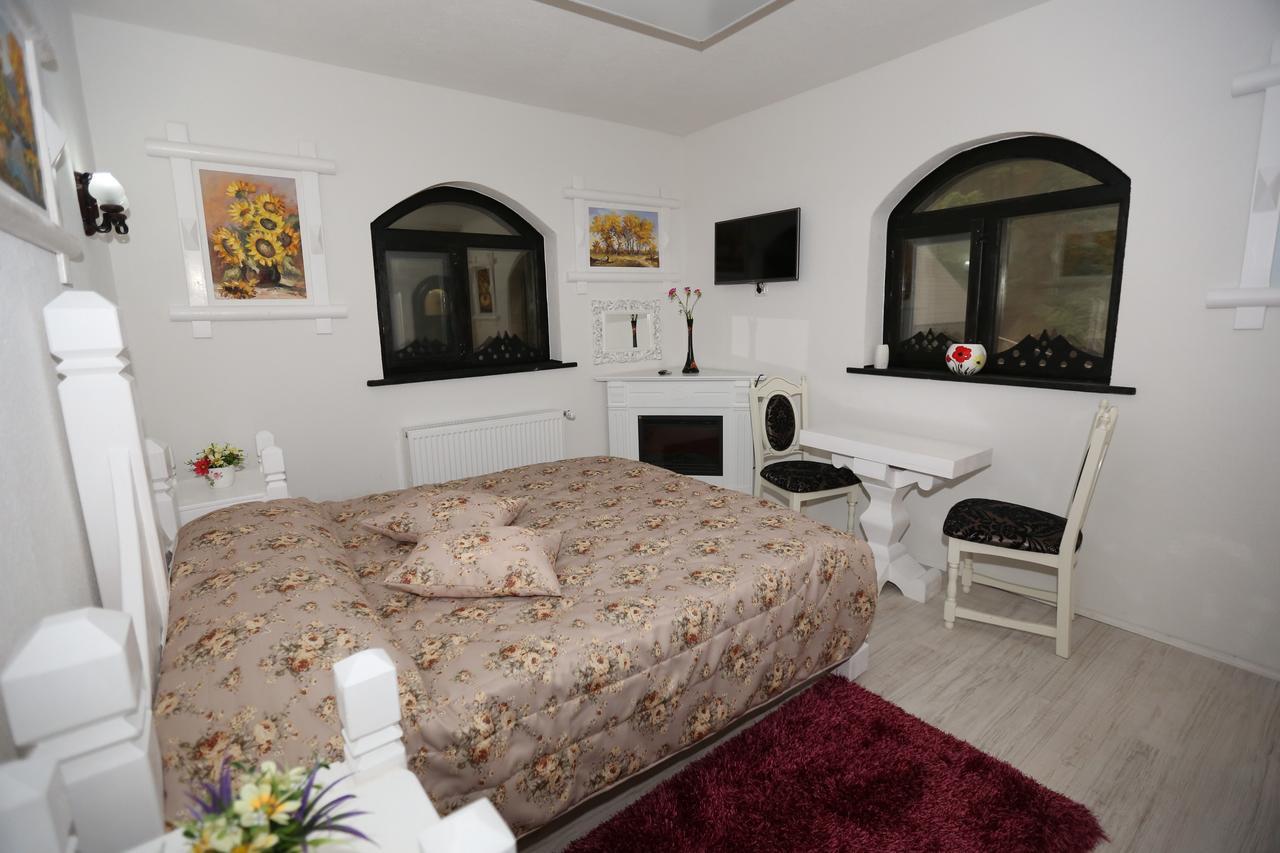Hotel Complex Lions Bucovina Voroneț Exteriér fotografie
