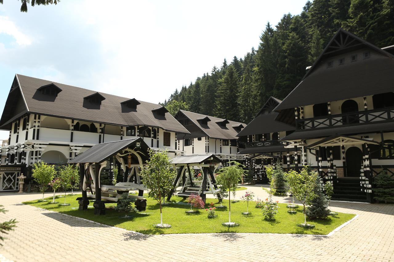 Hotel Complex Lions Bucovina Voroneț Exteriér fotografie