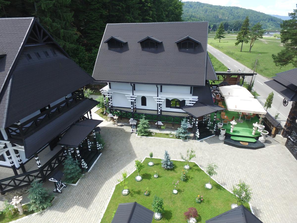 Hotel Complex Lions Bucovina Voroneț Exteriér fotografie