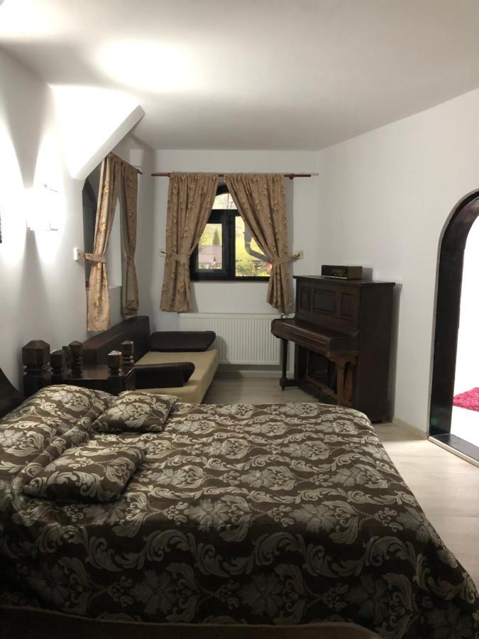 Hotel Complex Lions Bucovina Voroneț Exteriér fotografie