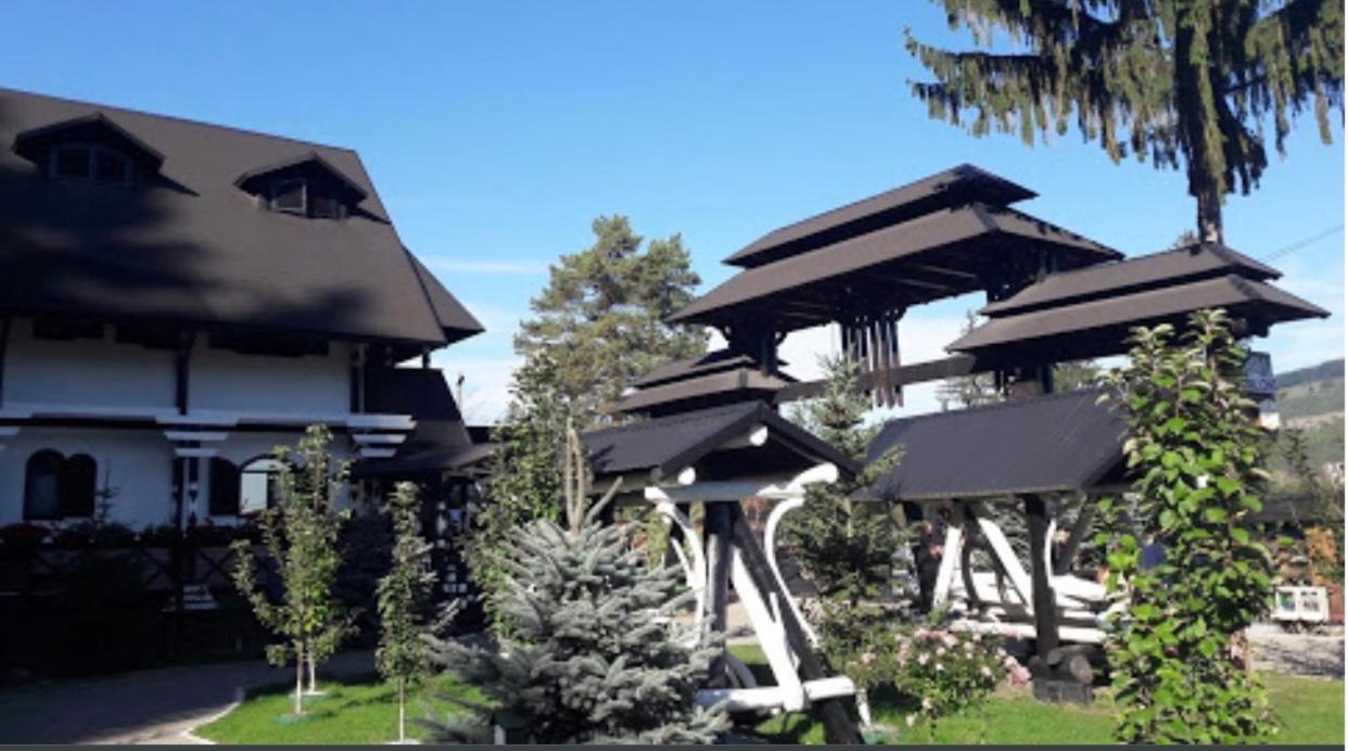 Hotel Complex Lions Bucovina Voroneț Exteriér fotografie