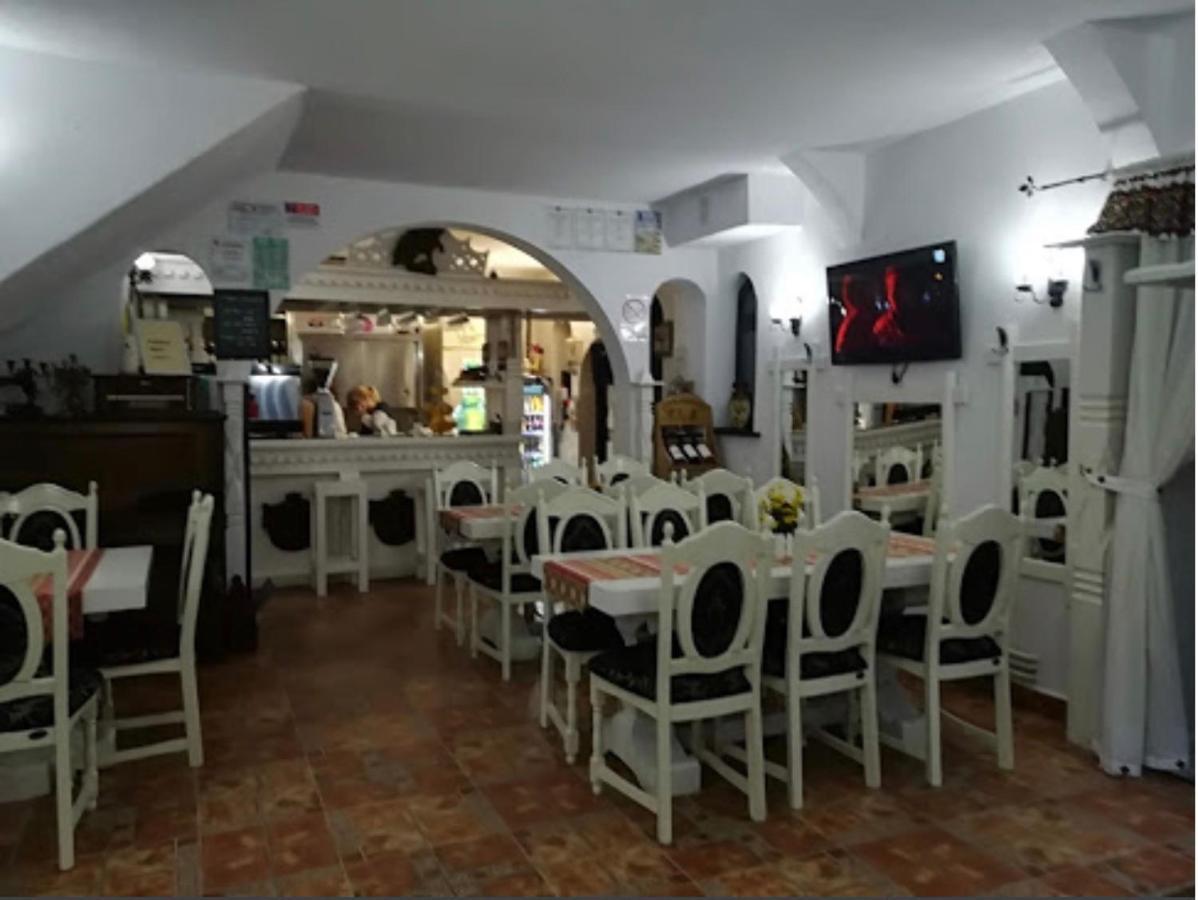 Hotel Complex Lions Bucovina Voroneț Exteriér fotografie