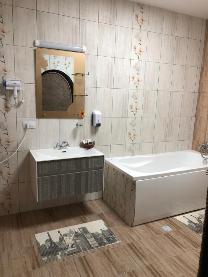 Hotel Complex Lions Bucovina Voroneț Exteriér fotografie
